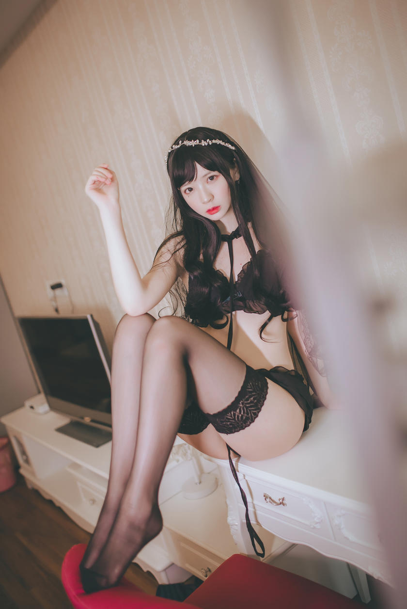 网红Coser@疯猫ss -黑色小野猫 披肩发 [29P/166MB]